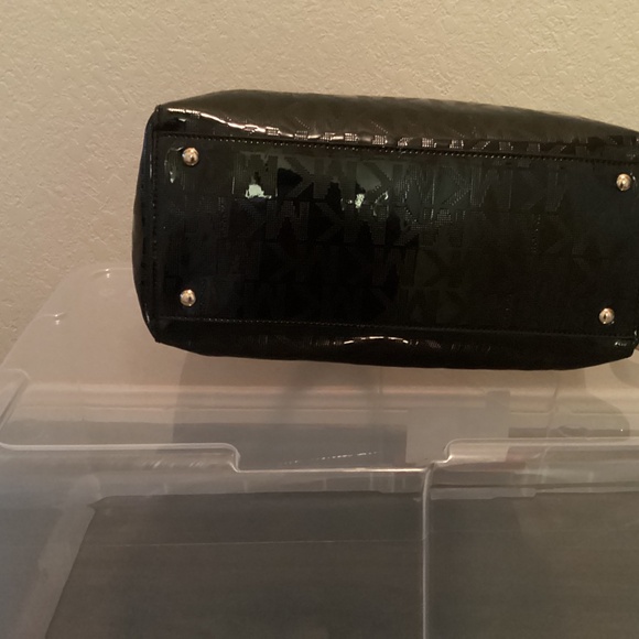 Michael Kors Signature Patent Leather Mirror Black Logo Satchel Bag Crossbody - Picture 3 of 8